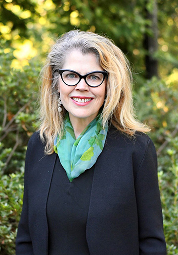 Photo of attorney Leslie O'Leary